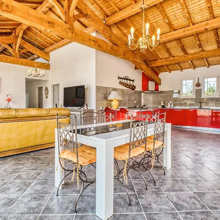 Holiday home Cozy In With Wifi Gardonne